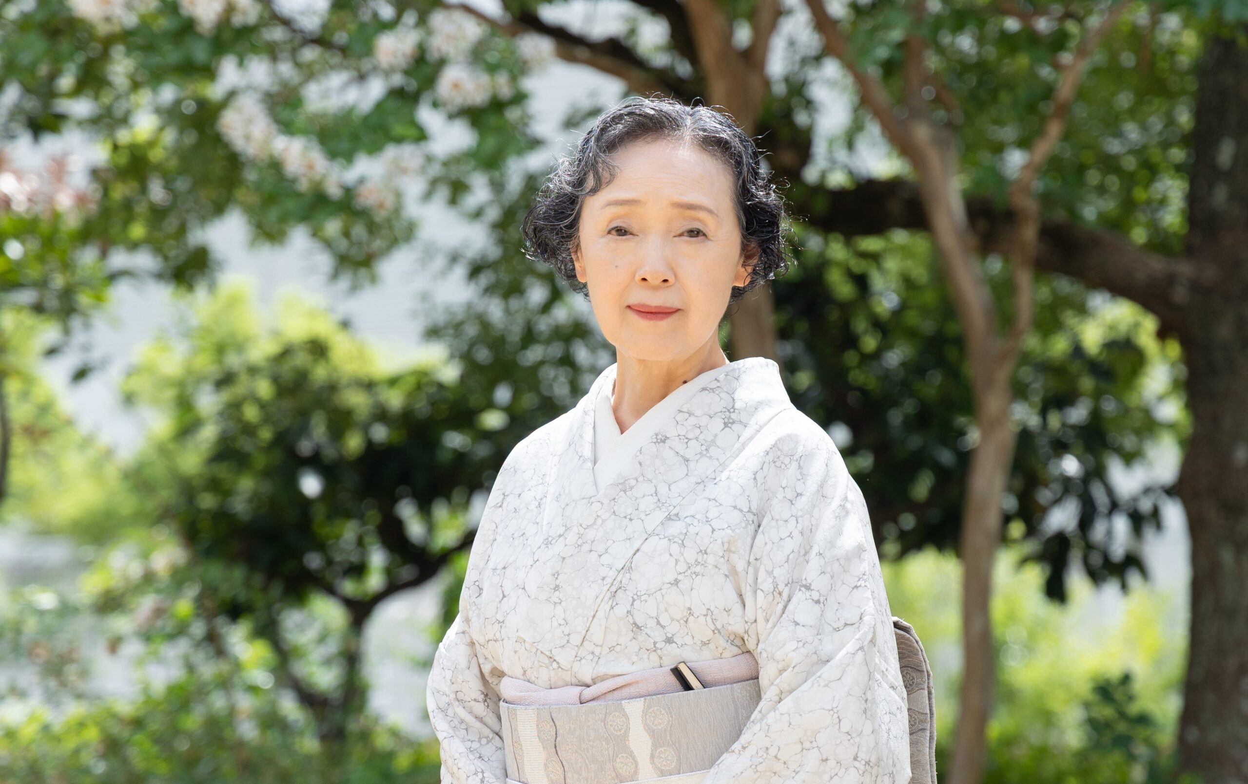 岡垣　晴世